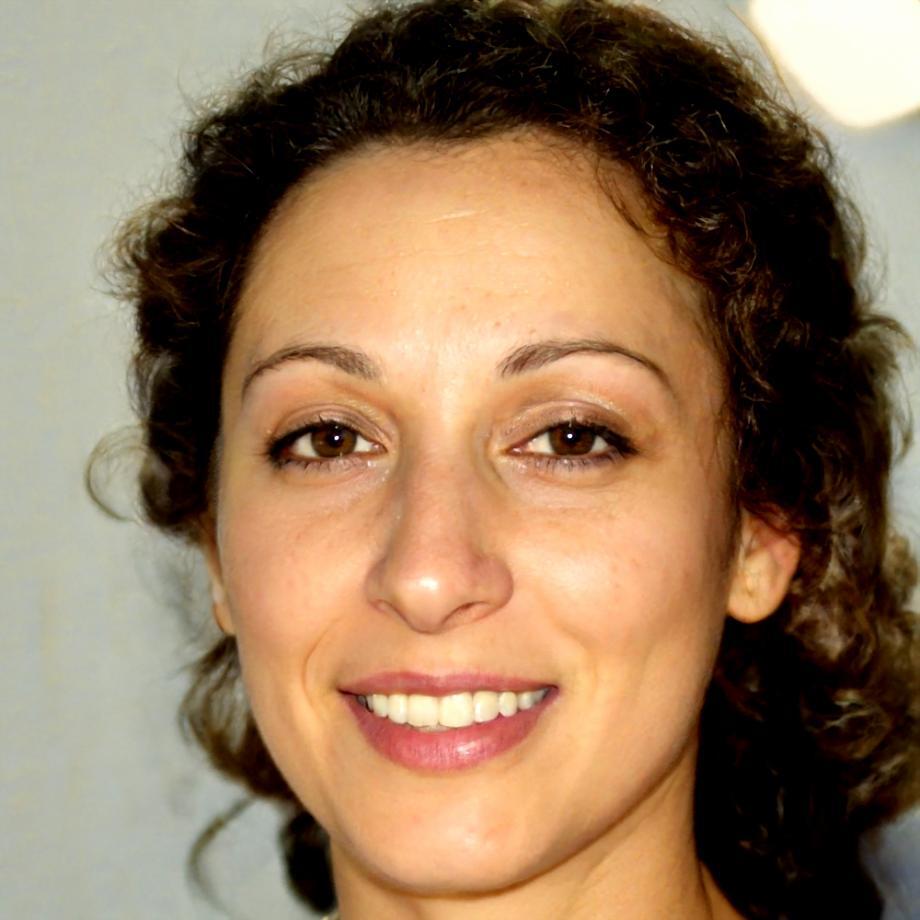 María Elena Rodríguez, Directora Financiera
